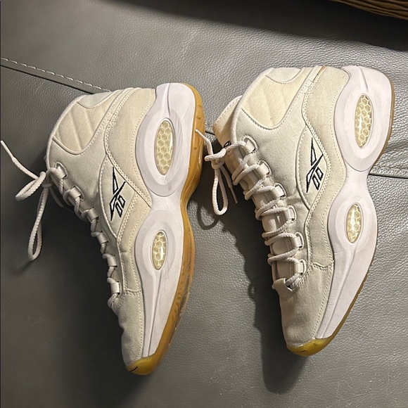 Reebok Question Mid "Boktober" athletic shoe, size 11. EUC - Picture 4 of 8